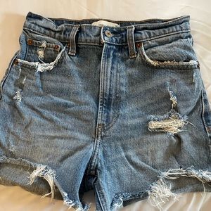 ABERCROMBIE & FITCH HIGH RISE 4 in. JEAN SHORTS